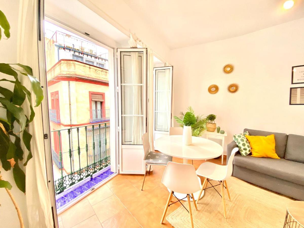 Comfortable Studio Old Town, Parking Optional Sevilha Exterior foto