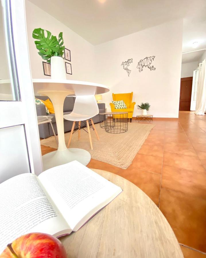 Comfortable Studio Old Town, Parking Optional Sevilha Exterior foto